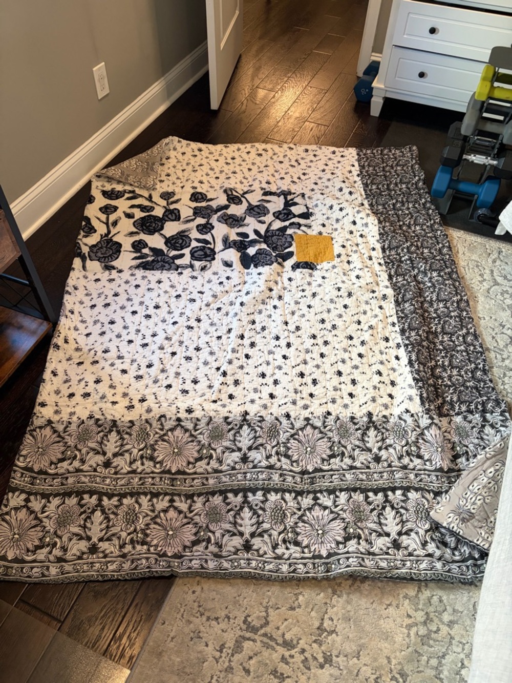 Marvele Anthropologie Bed
Blanket NWOT - Picture 6 of 7
